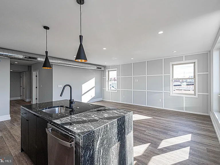 526 Brown St #206 — Photo 5