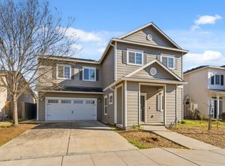 2715 Las Rosas Ave, Clovis, CA 93619