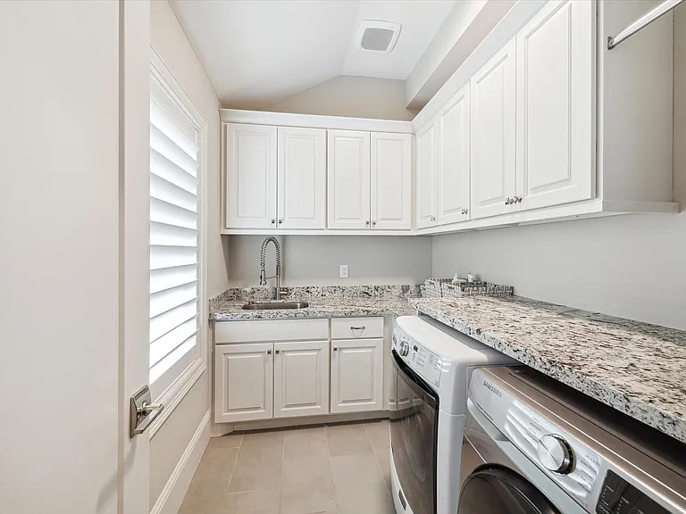 1527 Cunningham Parc Ln — Photo 23