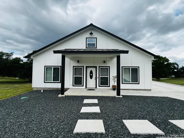 708 Taylor Dr, Horseshoe Bay, TX 78657