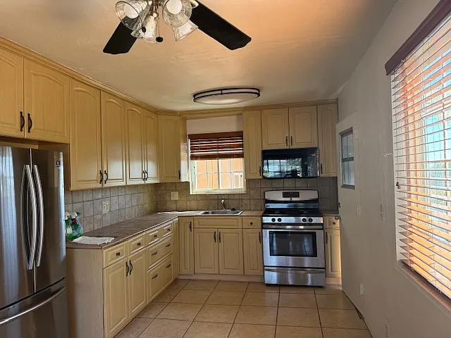 1663 Burton St — Photo 1