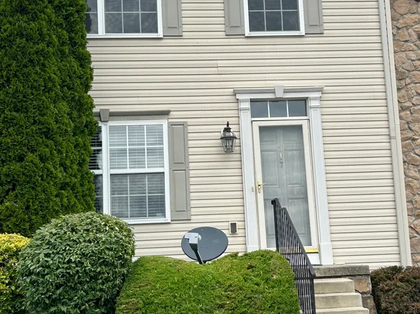 317 Royal Dr, Manchester, PA 17345