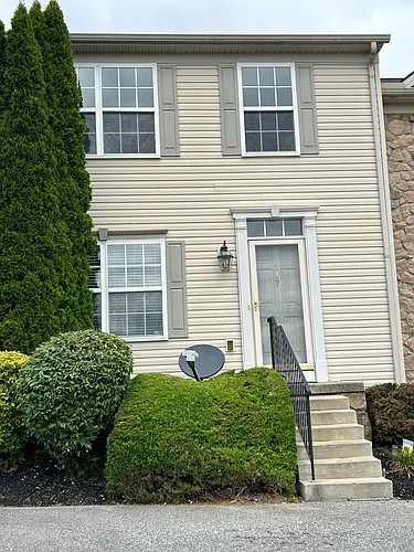 317 Royal Dr Photo 1