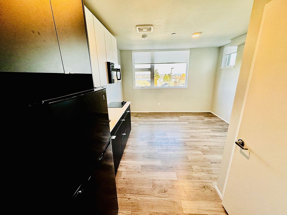 1st image of 6726 Greenwood Ave N #304