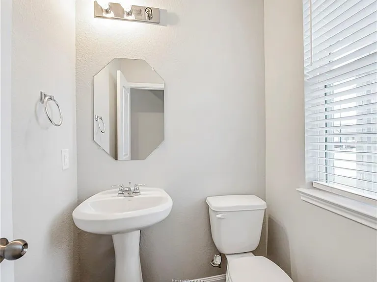 4717 Los Pines Way — Photo 9