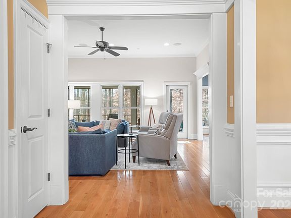 3rd image of 2456 W Nicole Ln