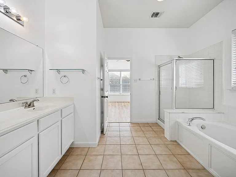 2995 N Overland St — Photo 7