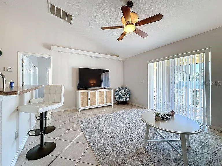 2402 Dryer Ave — Photo 15