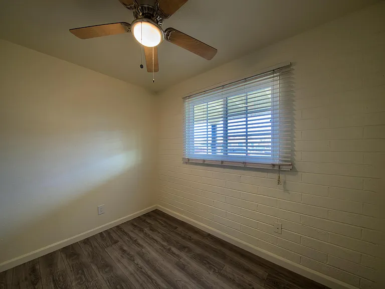 4702 N 48th Ave — Photo 9