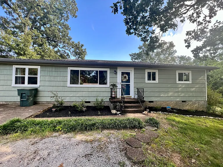 1202 Cranbrook Dr — Photo 1
