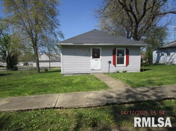 307 W 7th St, West Frankfort, IL 62896