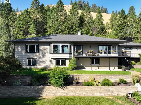 12 Pine Crest Dr, La Grande, OR 97850