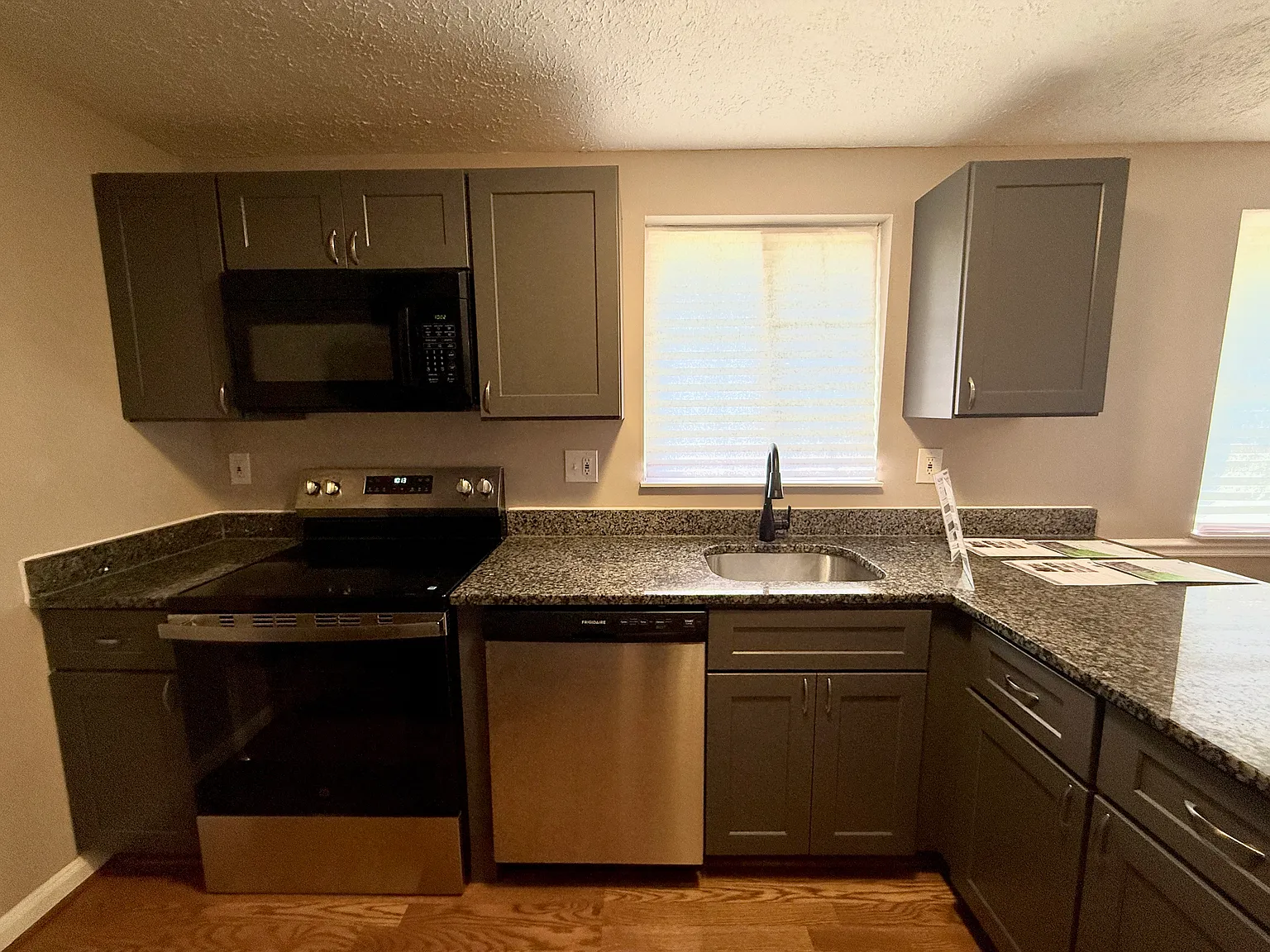 4 bed, 1360 sqft, $2,450 — Photo 4