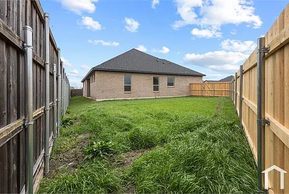 1832 Noble Ct — Photo 19