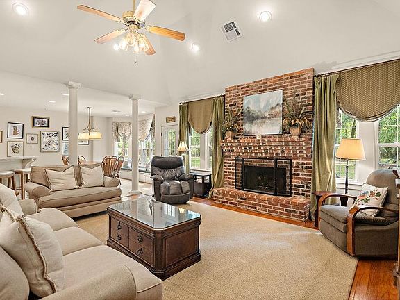 4th image of 17236 Saint Gertrude Rd