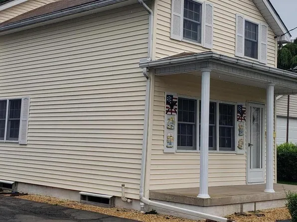 312 Olyphant Ct, Olyphant, PA 18447