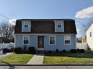 27 Lloyd Phillips Ct, Pawtucket, RI 02861