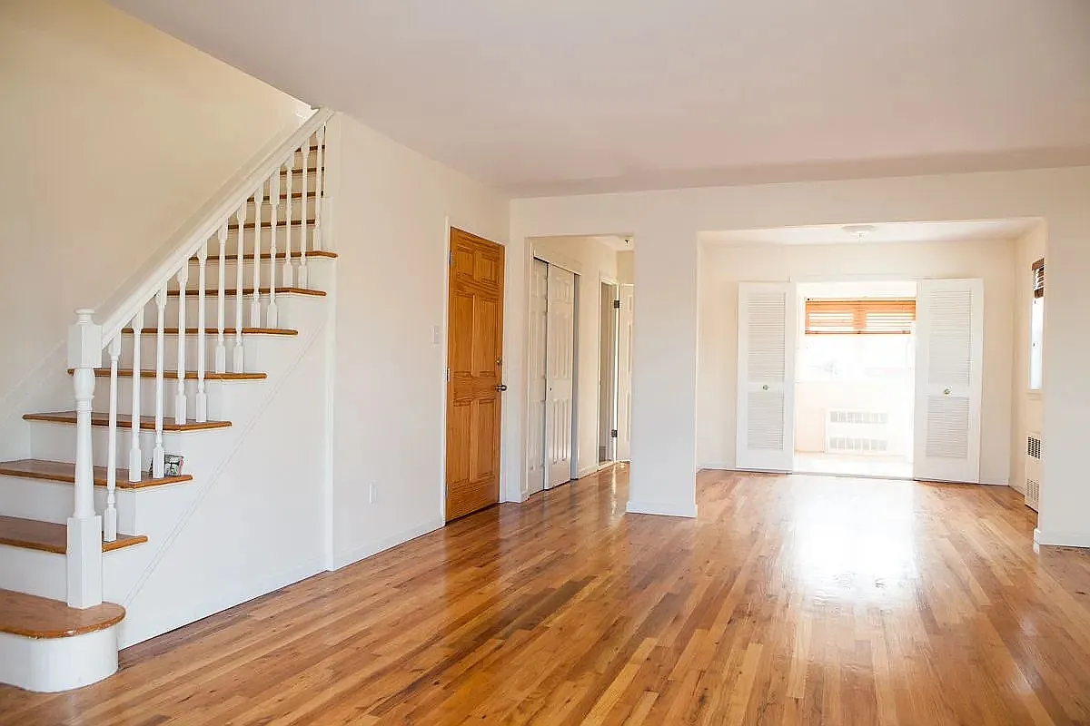 Building Photo - 46-68 192nd St #2