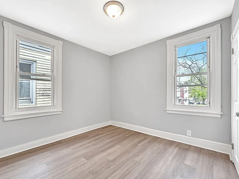 21 Adella Ave — Photo 13