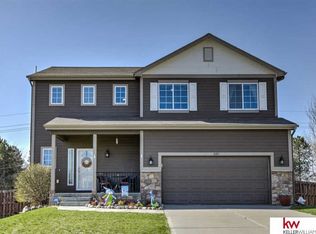 1609 Old Gaelic St, Bellevue, NE 68123