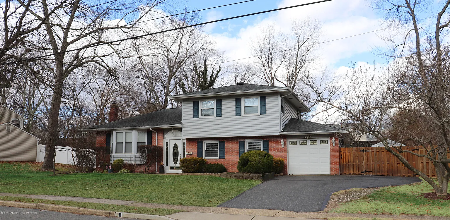 8 Lexington Rd photo 1