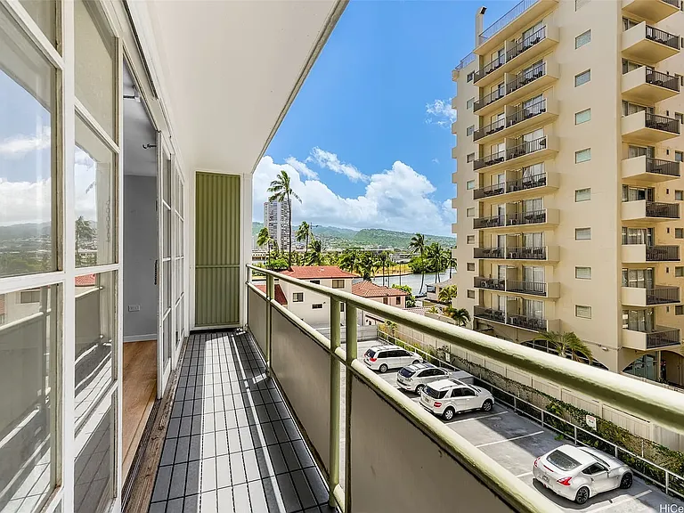 445 Kaiolu St #401 — Photo 13