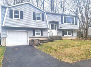 52 Schooner Ln, Meriden, CT 06451