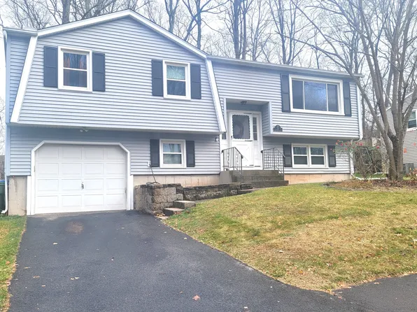 52 Schooner Lane, Meriden, CT 06451