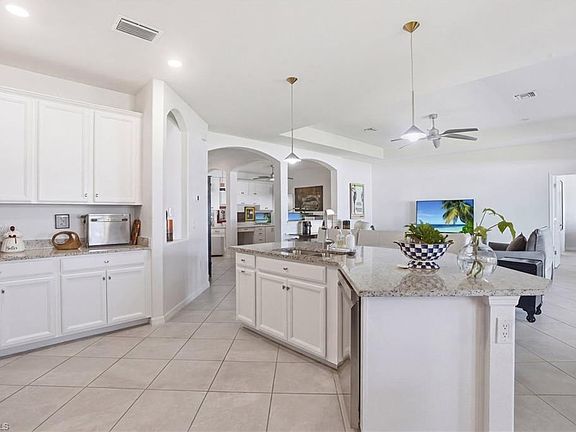 4th image of 3324 Altimira DR