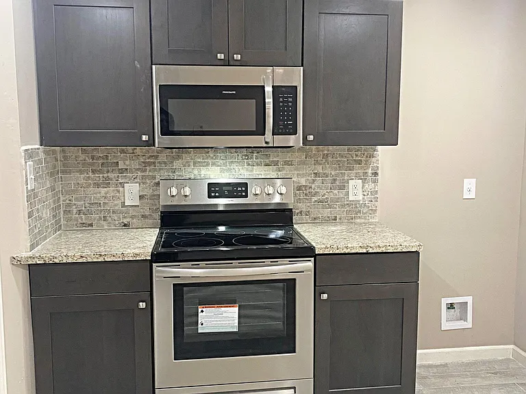 65 Jordan Dr — Photo 4