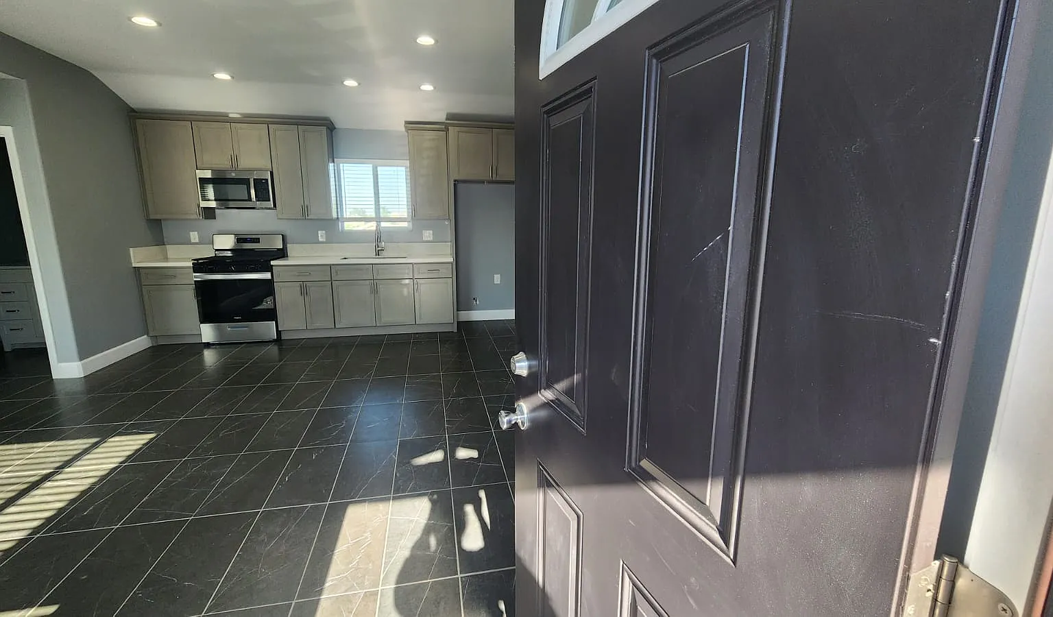 2 bed, 760 sqft, $2,699 — Photo 2