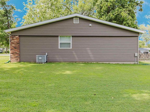 5th image of 103 Westernaire Dr