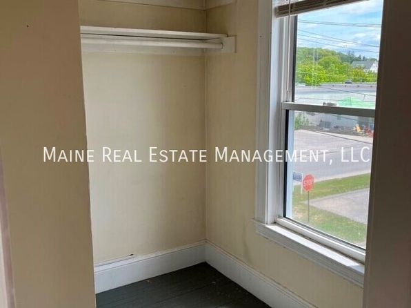 76 Spring St APT 3F, Lewiston, ME 04240
