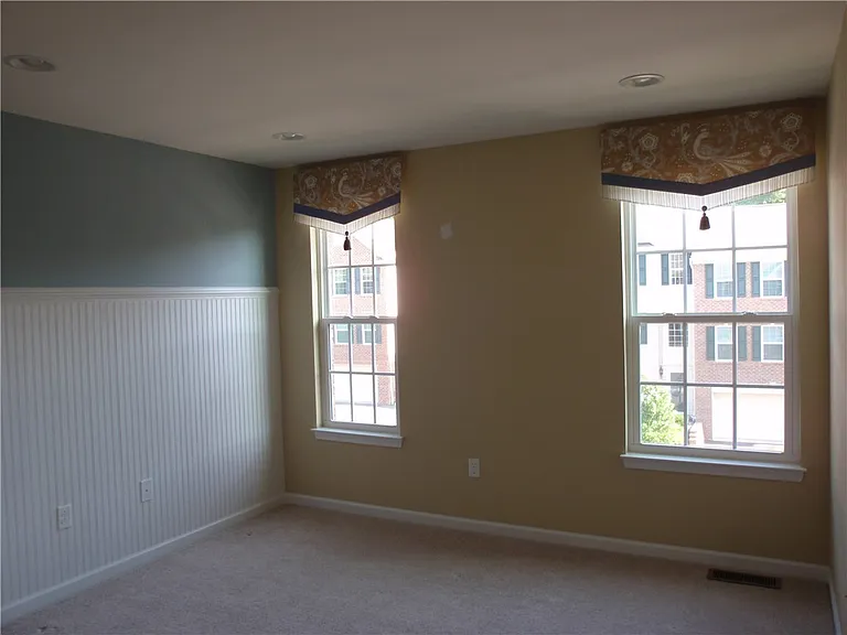 325 Broadstone Dr — Photo 9