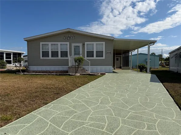 4946 Blanco Dr, Zephyrhills, FL 33541