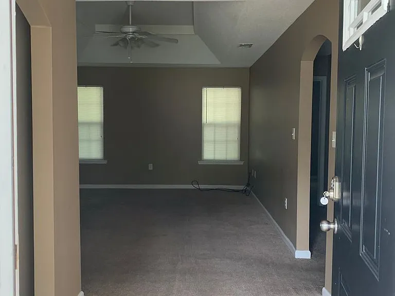 4280 Shelby Ln — Photo 2