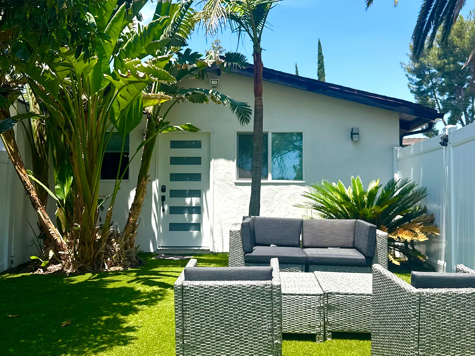 1 bed, 400 sqft, $2,500 — Photo 1