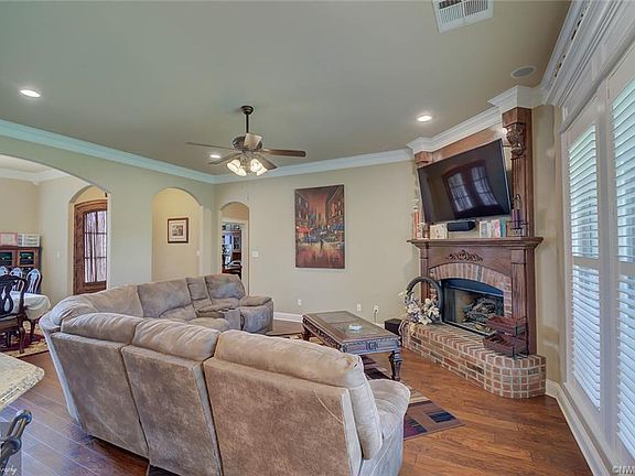 5th image of 277 Danielle Dr