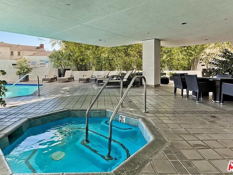 10350 Wilshire Blvd #1102 — Photo 33