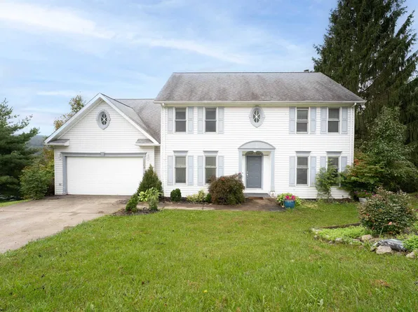 3004 Fallen Oak Rd, Morgantown, WV 26508