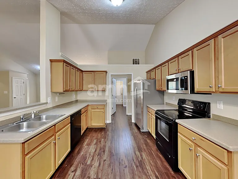 303 Cole Creek Dr — Photo 3