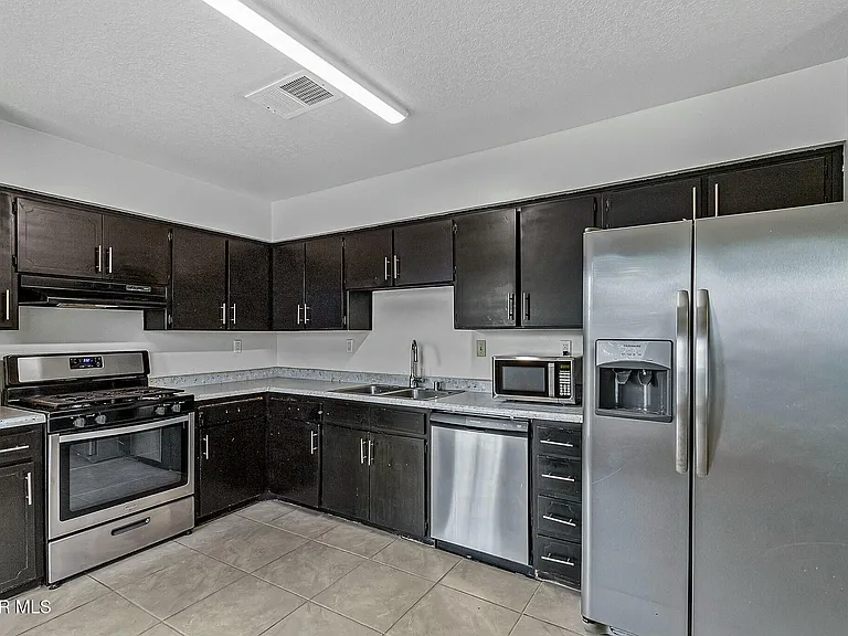 11404 Bunky Henry Ln — Photo 9