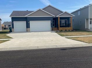408 6th St E, Horace, ND 58047