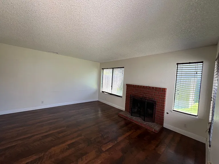 406 Coronado Dr — Photo 3