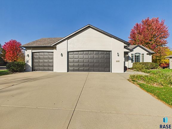 2nd image of 809 S Outlook Dr