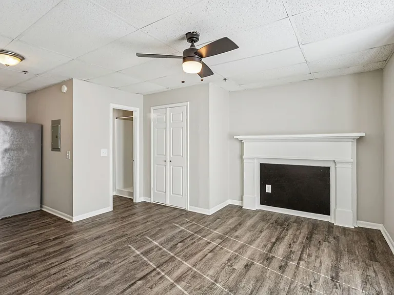 Victorian Village Apartments — Photo 11