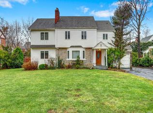 6 Orchard Rd, Great Neck, NY 11021