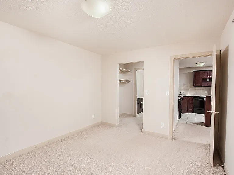 4415 48th St — Photo 8