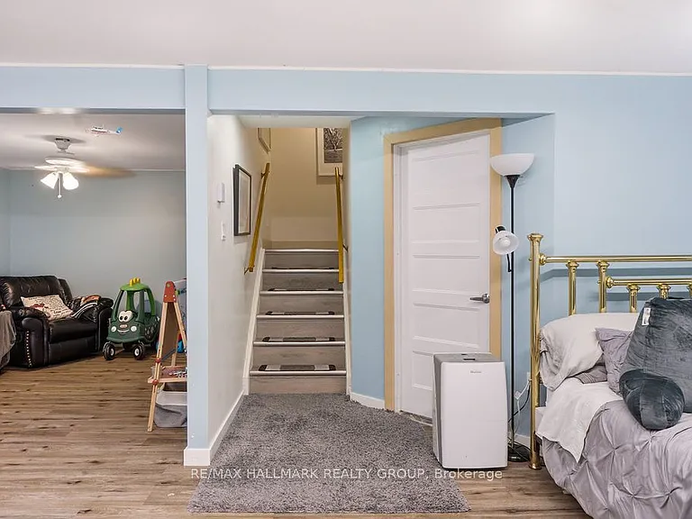 67 Grady Cres — Photo 40