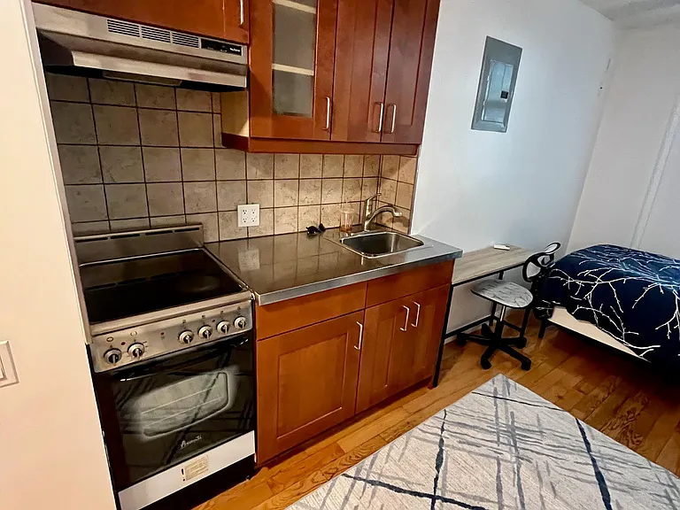 140 E 31st St #12 — Photo 5